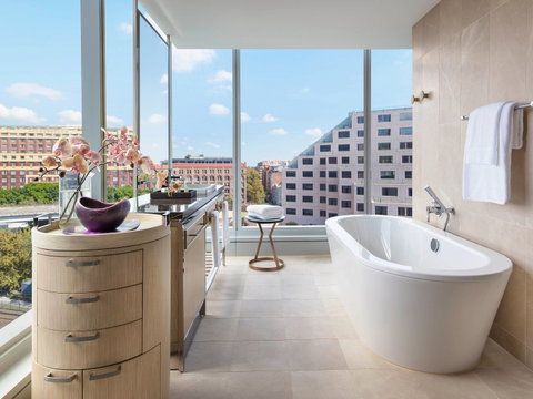 Sofitel Sydney Darling Harbour - Holiday Find 3