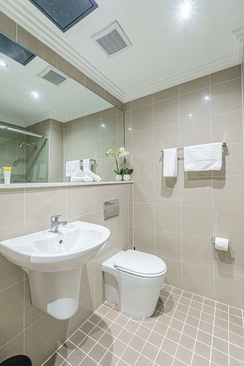 Best Western Plus Camperdown Suites - Holiday Find 9