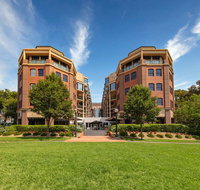 Amora Hotel Riverwalk Melbourne - Holiday Find