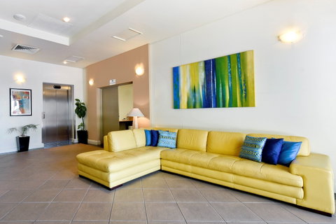 Metro Advance Apartments & Hotel - Holiday Find 2