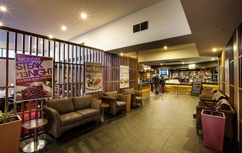 Nightcap At Keysborough Hotel - Holiday Find 1