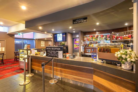 Nightcap At Keysborough Hotel - Holiday Find 2