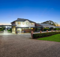 Ambassador On Ruthven Motel - Holiday Find