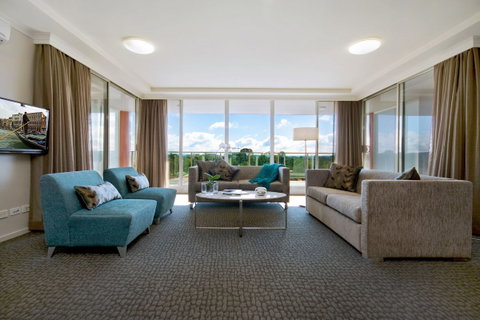 Pacific Suites Canberra - Holiday Find 1