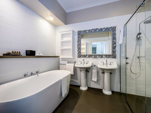 Grand Mercure Basildene Manor - Holiday Find 13