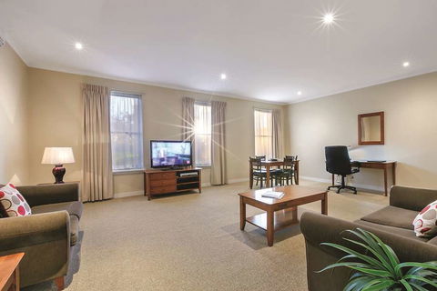 Lake Inn Ballarat - Holiday Find 13