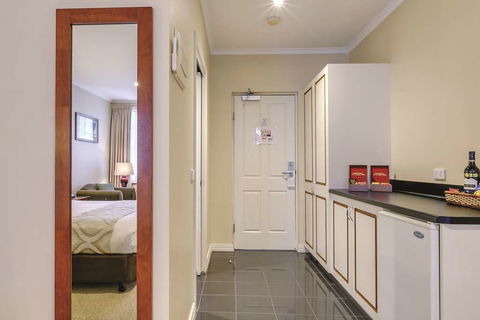 Lake Inn Ballarat - Holiday Find 15