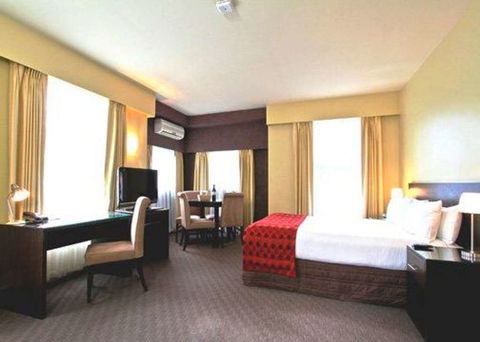 Comfort Inn & Suites City Views - Holiday Find 8