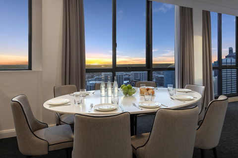 Meriton Suites Pitt Street - Holiday Find 3