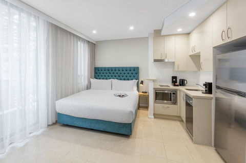 Meriton Suites Pitt Street - Holiday Find 7