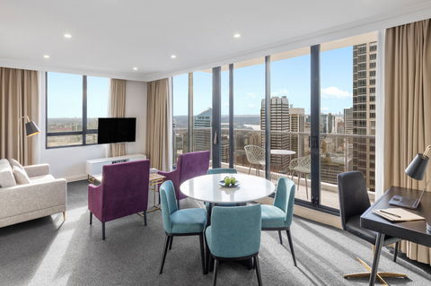 Meriton Suites Pitt Street - Holiday Find 14