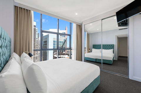 Meriton Suites Pitt Street - Holiday Find 17