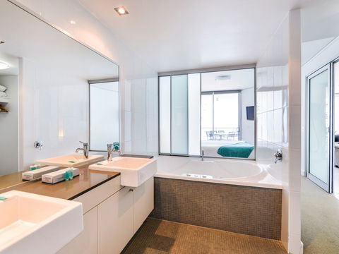 Grand Mercure Apartments Bargara - Holiday Find 6