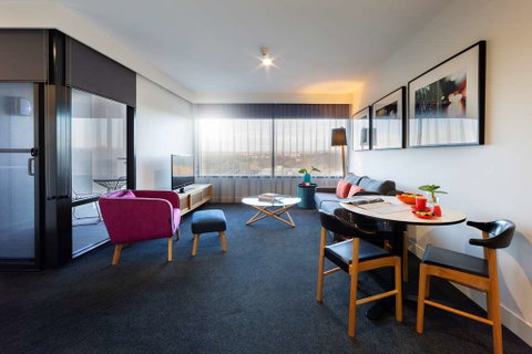 East Hotel - Holiday Find 7