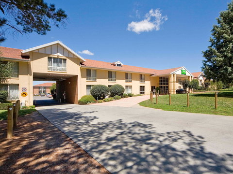Ibis Styles Canberra - Holiday Find 3