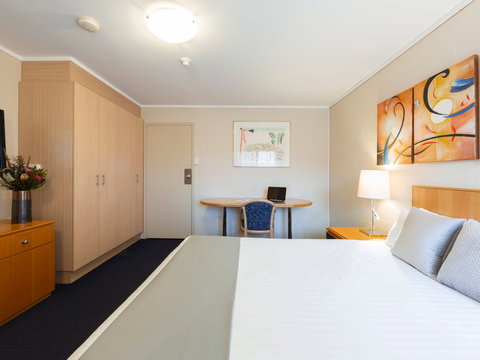 Ibis Styles Canberra - Holiday Find 6