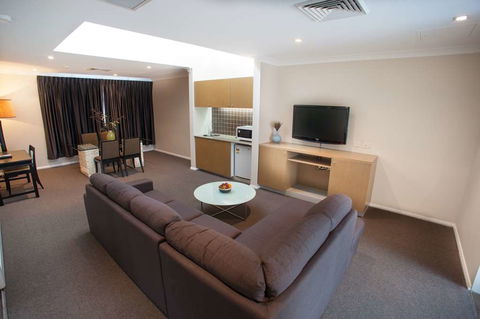 Ramada Hotel & Suites Sydney Cabramatta - Holiday Find 8