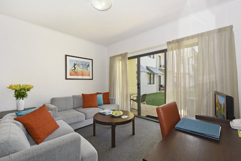 Metro Advance Apartments & Hotel - Holiday Find 5