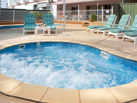 Novotel Darwin Atrium - Holiday Find 9