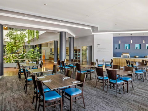 Novotel Darwin Atrium - Holiday Find 11