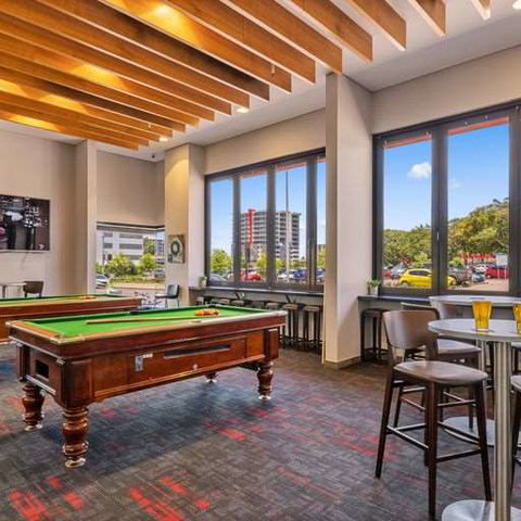 H on Mitchell Apartment Hotel - Holiday Find 6