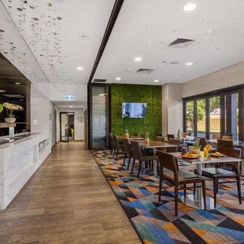 H on Mitchell Apartment Hotel - Holiday Find 7