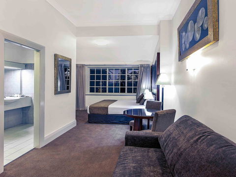 Mercure Monte Pio Hotel & Conference Ctr - Holiday Find 2