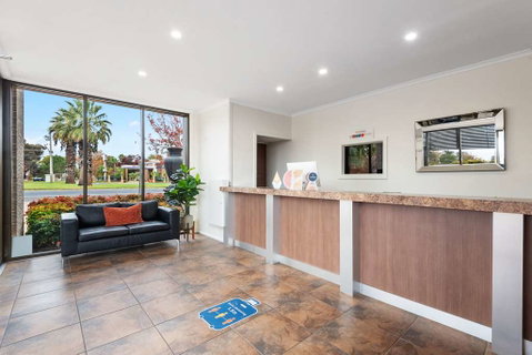 Comfort Inn Deakin Palms - Holiday Find 0