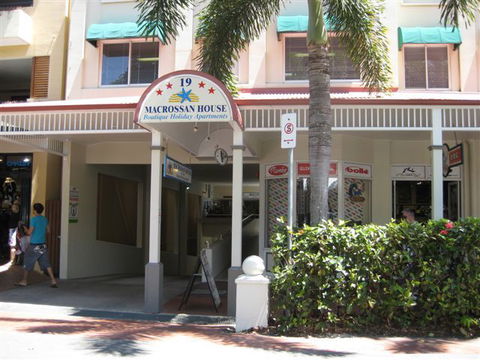 Macrossan House Boutique Holidays Apts - Holiday Find 1