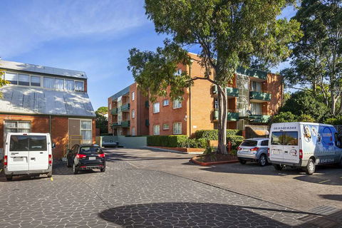 APX Apartments Parramatta - Holiday Find 2