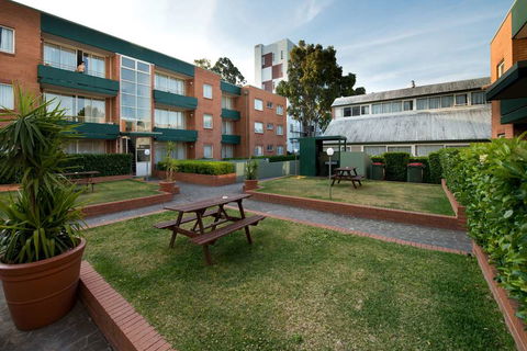 APX Apartments Parramatta - Holiday Find 3