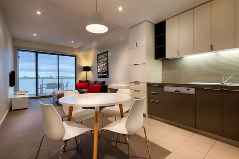 Caroline Serviced Apartments - Holiday Find 8