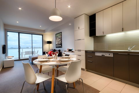 Caroline Serviced Apartments - Holiday Find 11