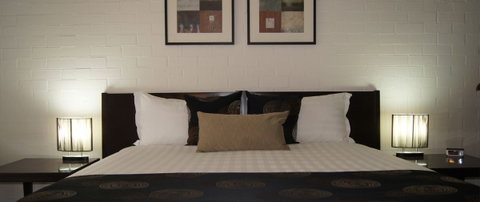 Blazing Stump Motel & Suites - Holiday Find 0
