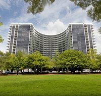 Astra Canberra Manhattan - Holiday Find