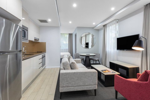 Meriton Suites North Ryde - Holiday Find 4