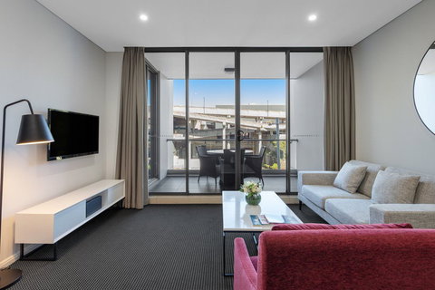 Meriton Suites North Ryde - Holiday Find 5