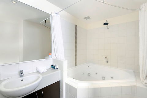 Assured Ascot Quays Apartment Hotel - Holiday Find 7
