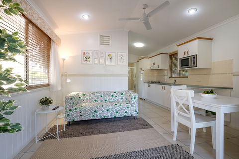 Barney Beach Accommodation Centre - Holiday Find 6