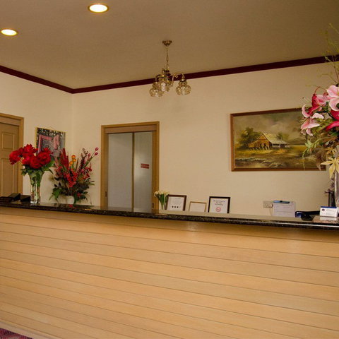 Pines Country Club Motor Inn - Holiday Find 1