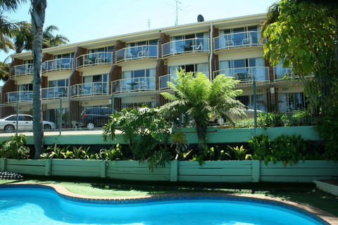 Sapphire Waters Motor Inn - Holiday Find 0