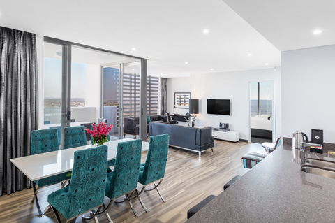 Meriton Suites Chatswood - Holiday Find 1