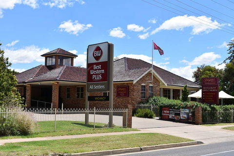 Best Western Plus All Settlers Motor Inn - Holiday Find 0