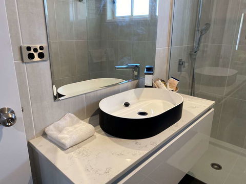 Best Western Plus All Settlers Motor Inn - Holiday Find 2