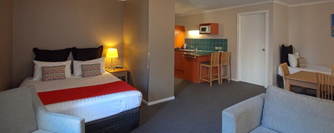 Quest Waterfront Serviced Apartments - Holiday Find 2