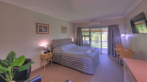 Jacaranda Motor Lodge - Holiday Find 1