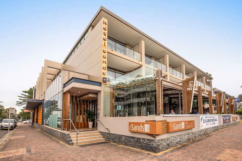 Narrabeen Sands Hotel By Nightcap Plus - Holiday Find 1