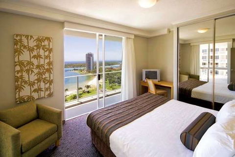 Mantra Twin Towns Coolangatta - Holiday Find 11