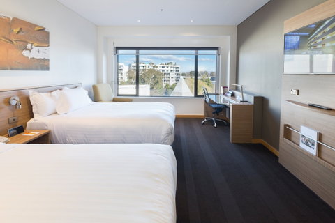Crowne Plaza Canberra - Holiday Find 6