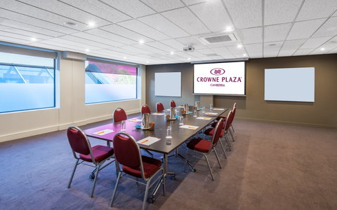 Crowne Plaza Canberra - Holiday Find 8